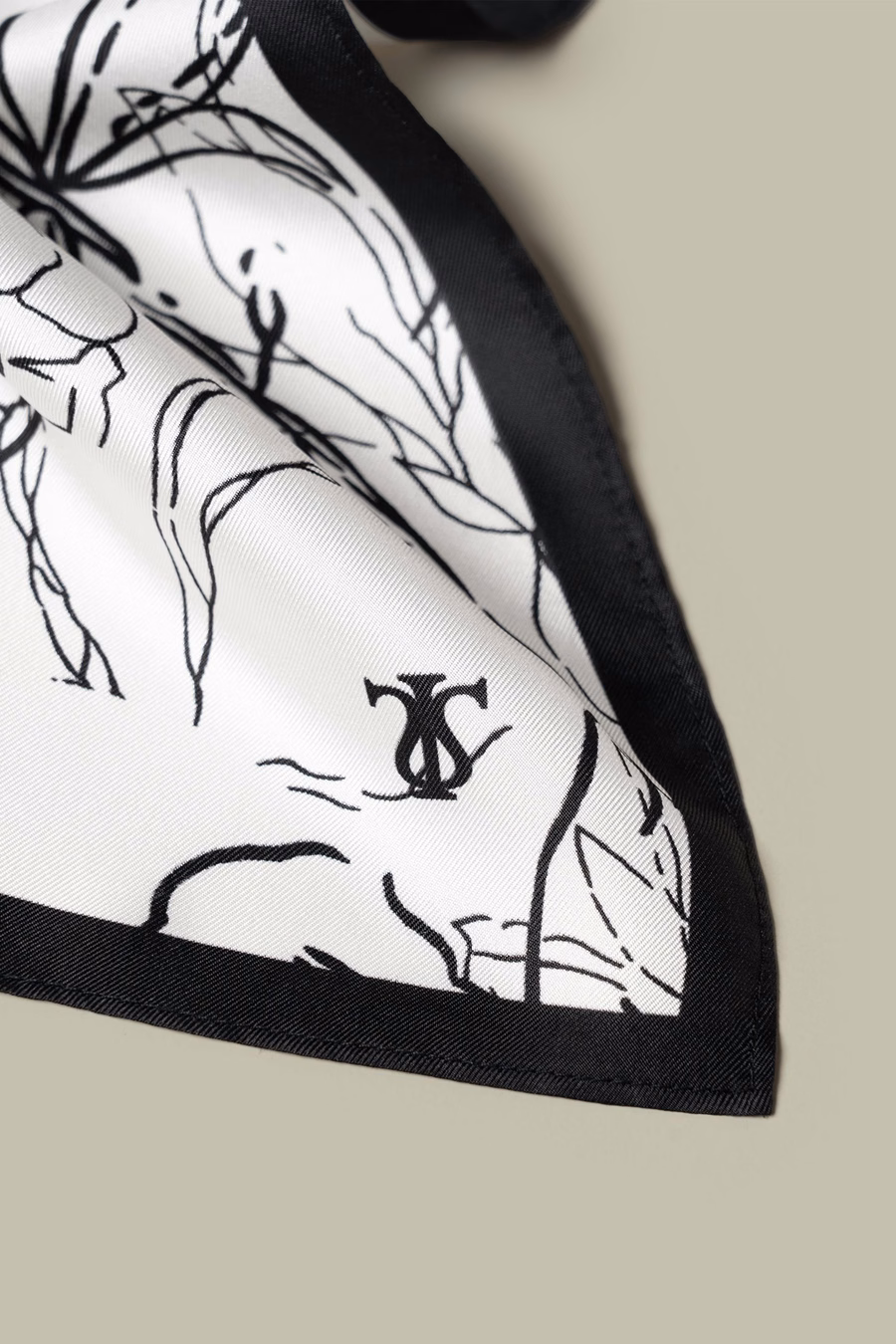 Foulard quadrato in seta twill con disegno floreale