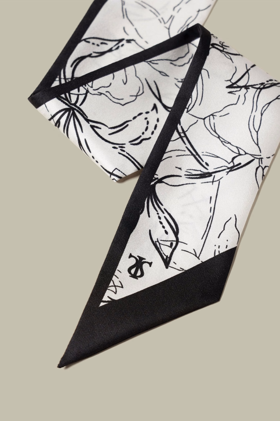 Foulard in Raso di Seta Twill con Disegno Fiorito