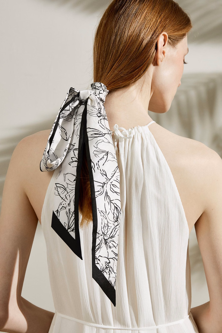 Foulard in Raso di Seta Twill con Disegno Fiorito
