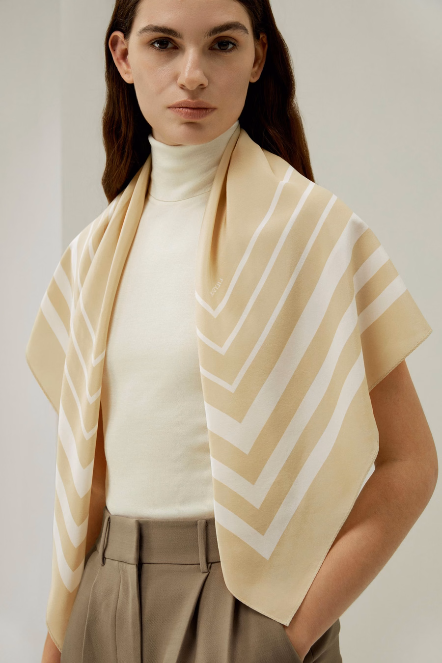 Foulard in Seta con Stampa Geometrica