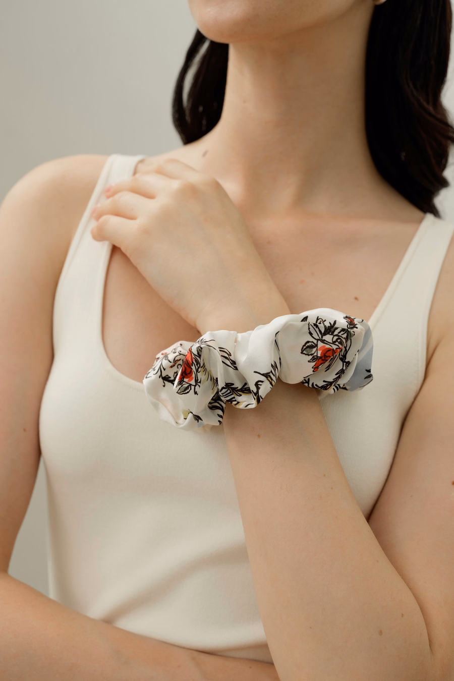 Scrunchies in seta del segno zodiacale della Bilancia