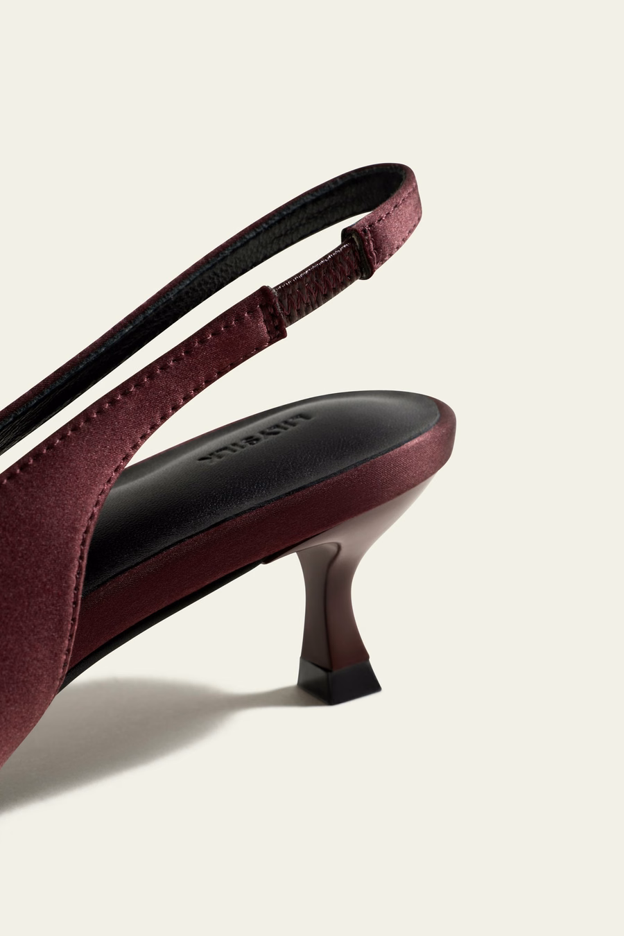 Scarpa Slingback a Punta di Seta Charmeuse