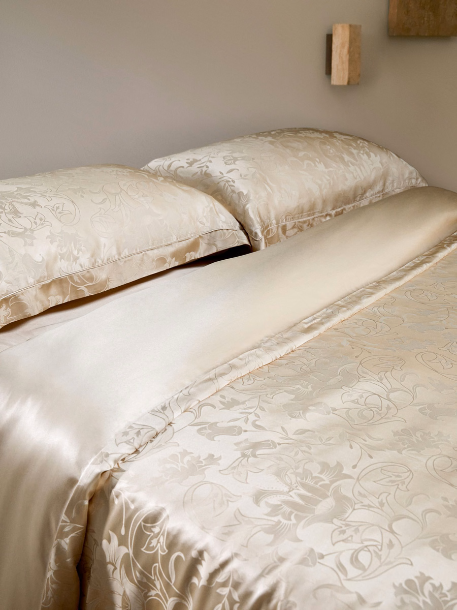 Fodera in seta con Jacquard di giglio