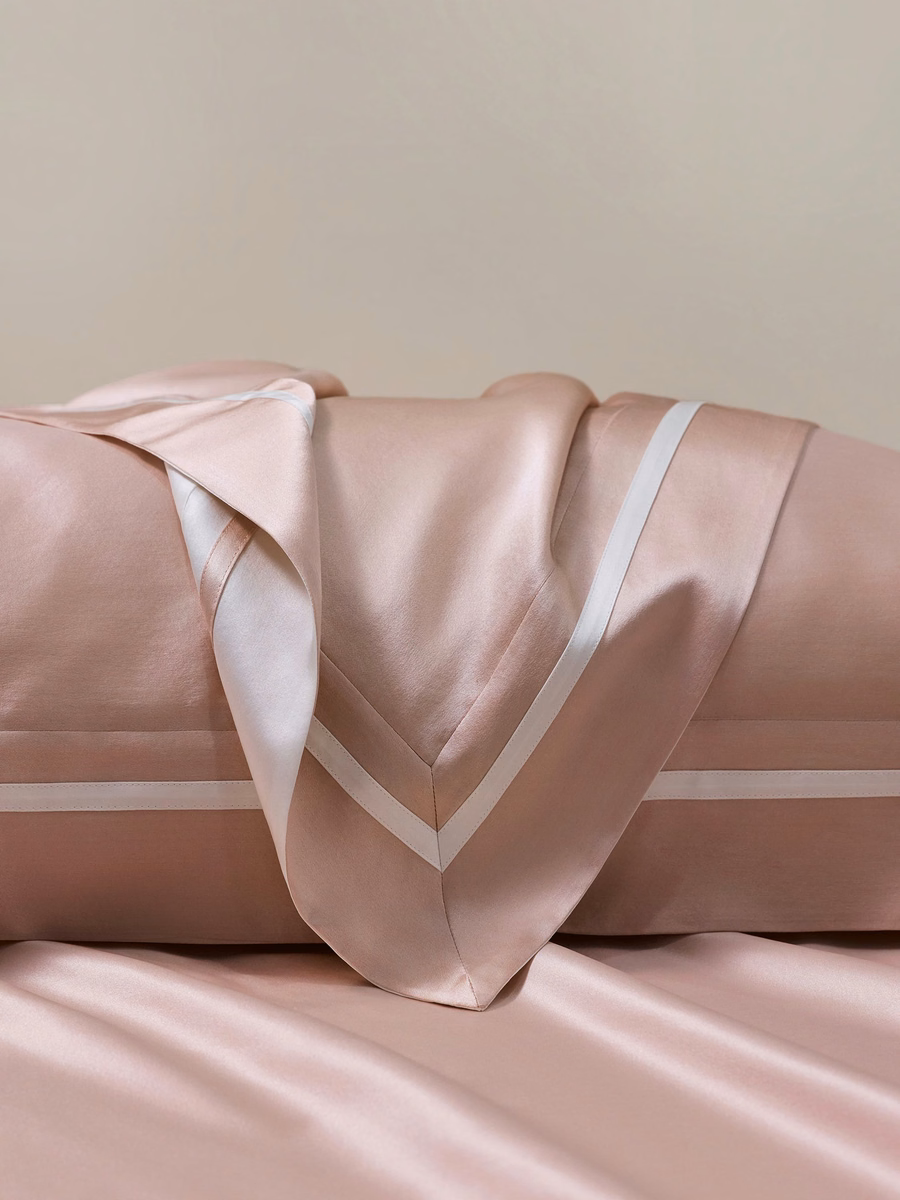 Set di Biancheria da Letto in Seta con Contrasto Essenziale