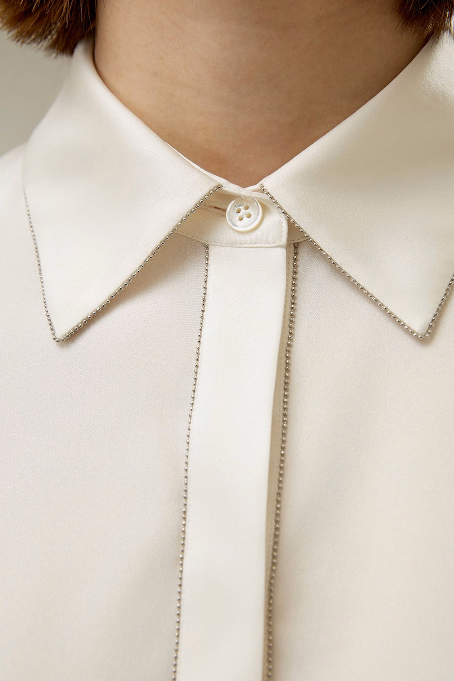 Camicia in seta con catena di perline