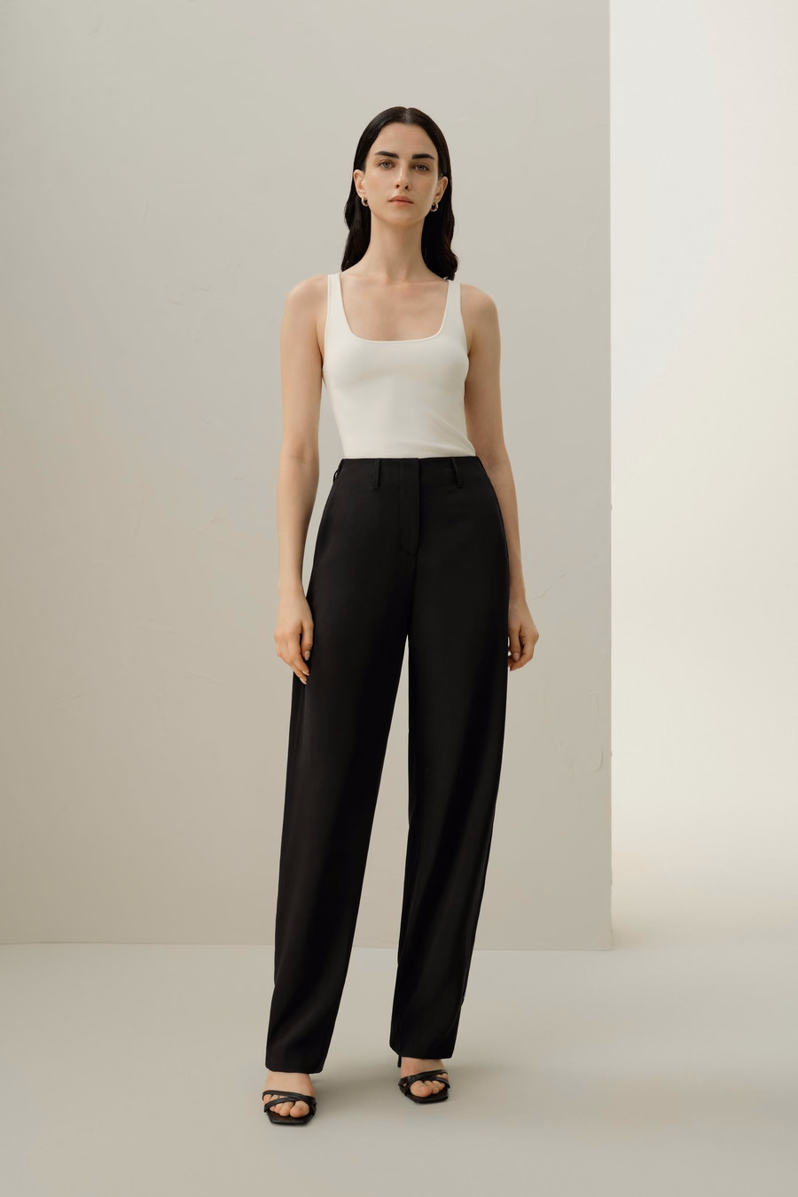 Pantaloni in crêpe di seta con cucitura curva