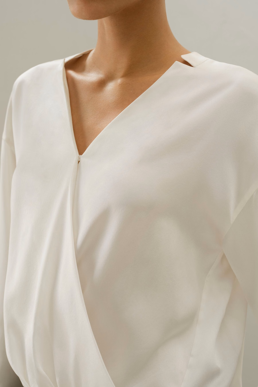 Camicetta V-neck in Charmeuse di Seta Regolare