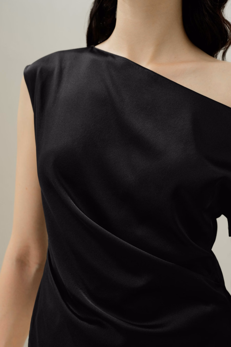 Top Asimmetrico in Charmeuse Stretch