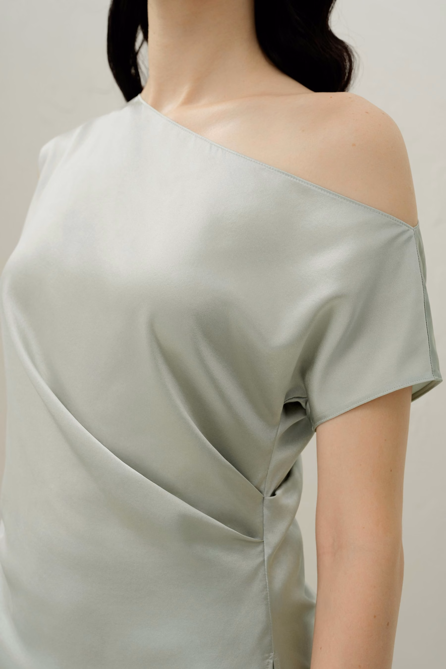 Top Asimmetrico in Charmeuse Stretch