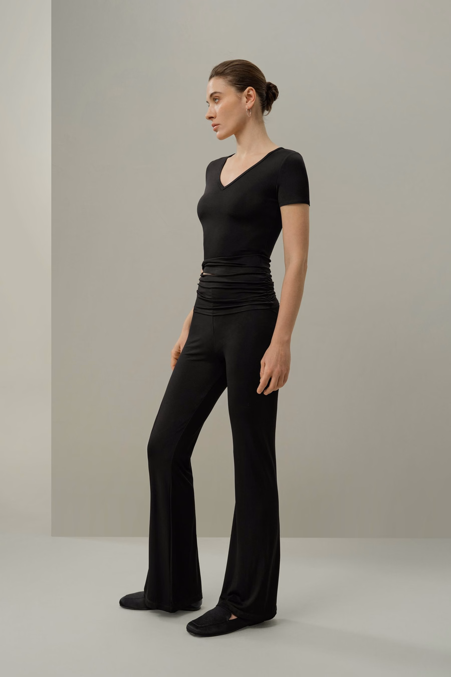 Pantaloni fluidi a flare in Jersey di Seta Breeze