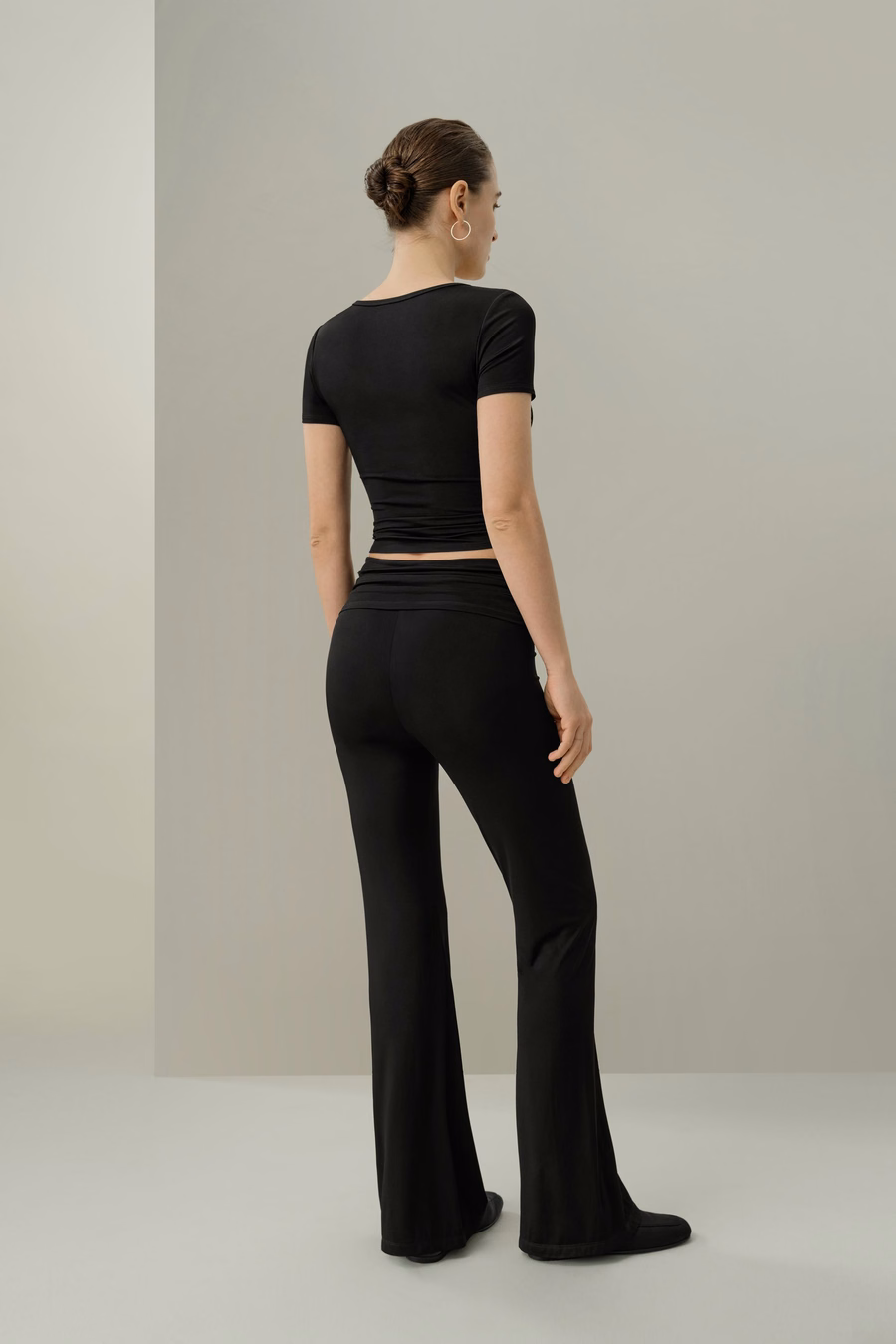 Pantaloni fluidi a flare in Jersey di Seta Breeze
