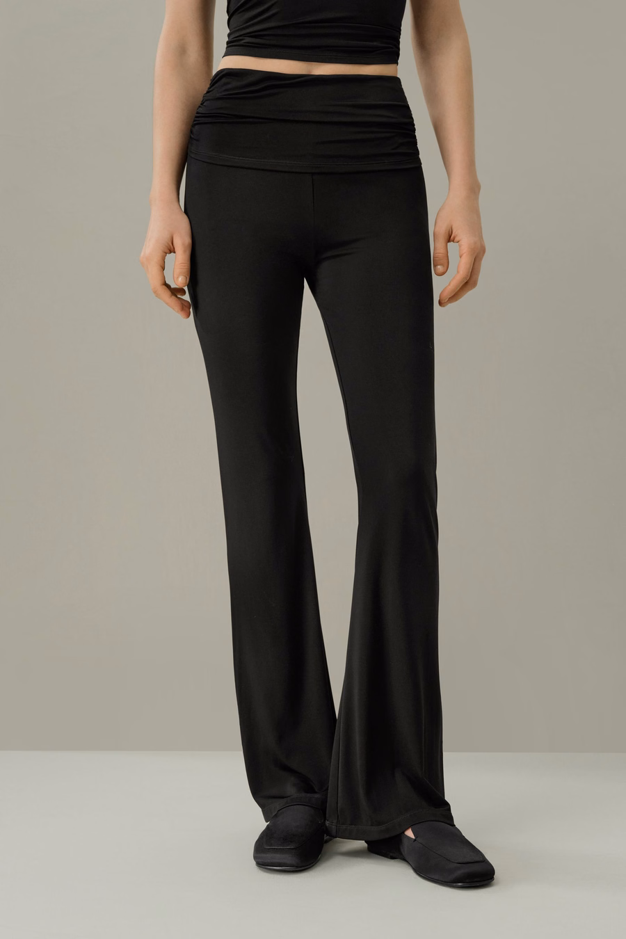Pantaloni fluidi a flare in Jersey di Seta Breeze
