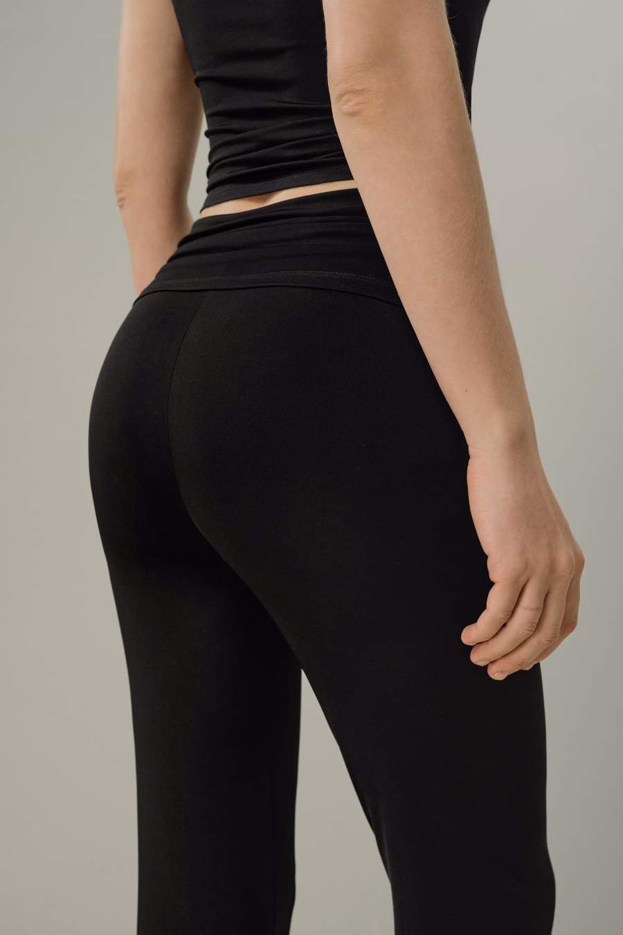 Pantaloni fluidi a flare in Jersey di Seta Breeze