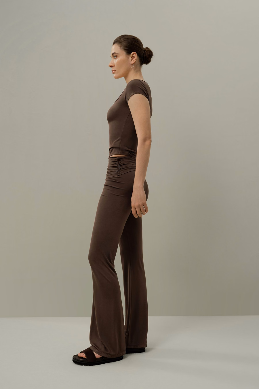 Pantaloni fluidi a flare in Jersey di Seta Breeze