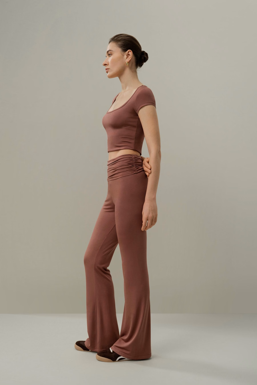 Pantaloni fluidi a flare in Jersey di Seta Breeze