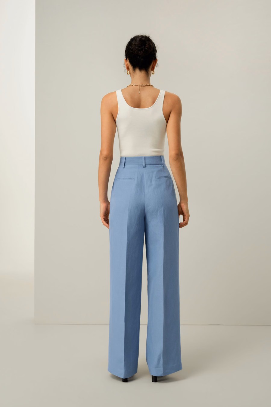 Pantaloni a gamba larga in seta e lino