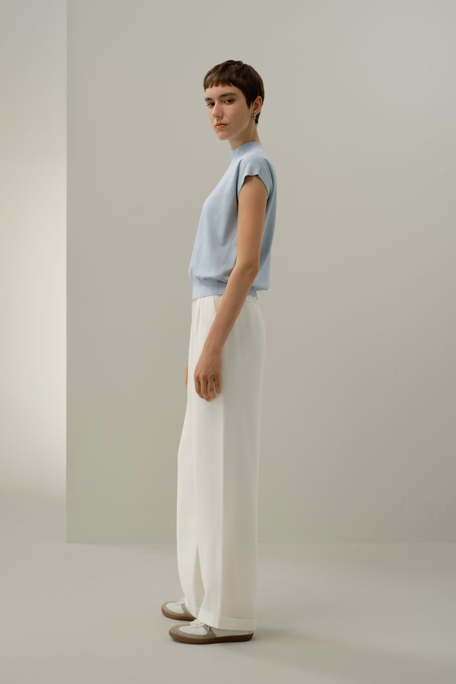 Top in misto seta e cotone con collo alto