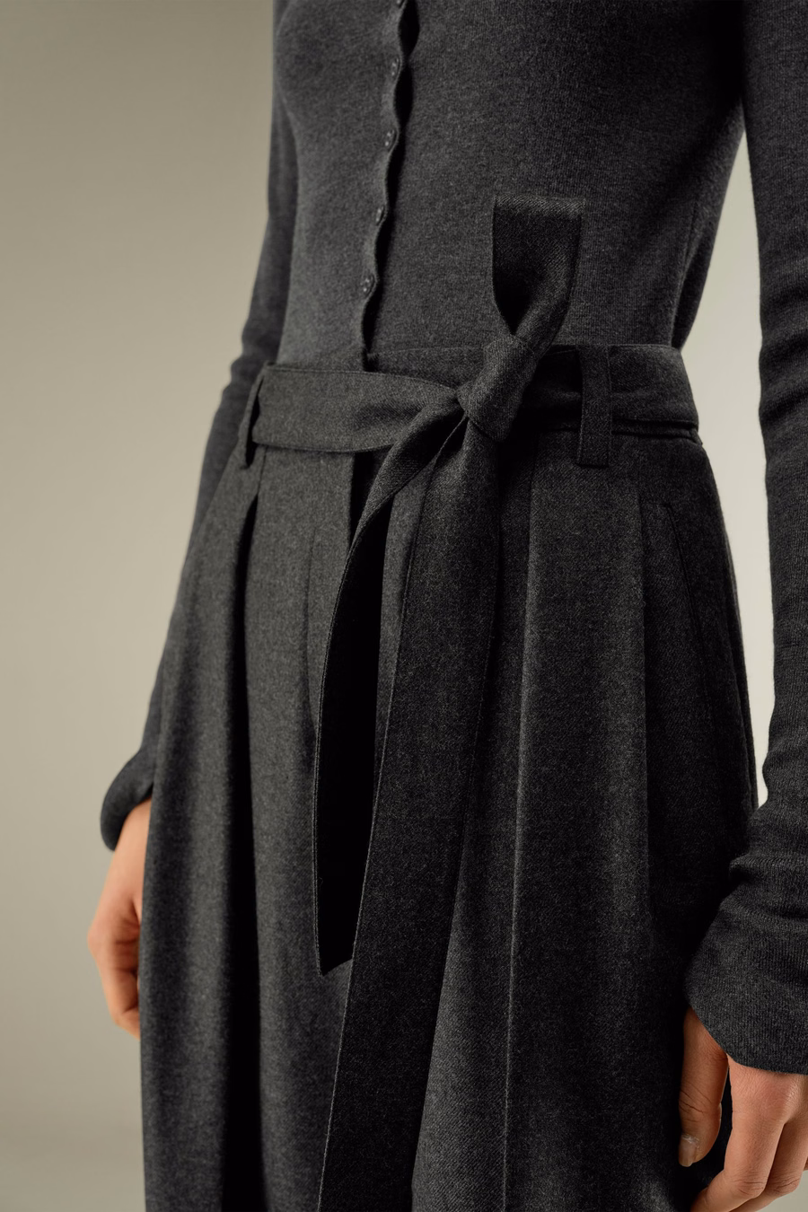 Pantaloni in Seta e Lana Plissettati Frontali
