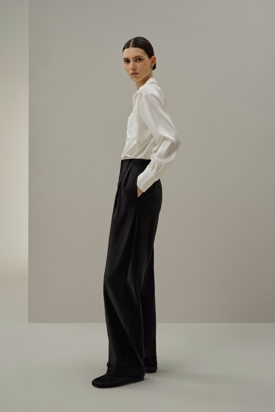 Pantaloni dritti in lana e seta
