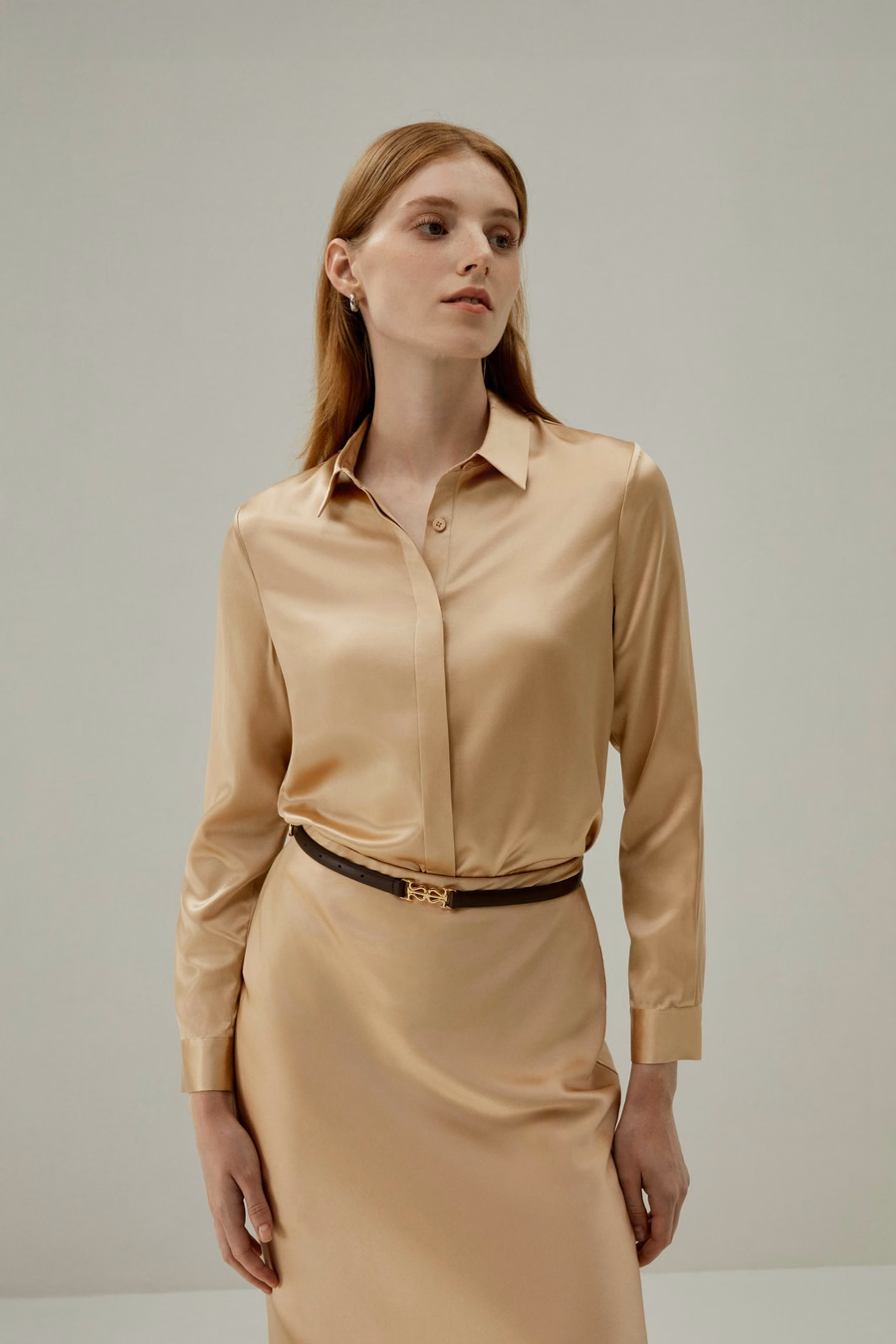 Camicia in seta con pattina nascosta di base