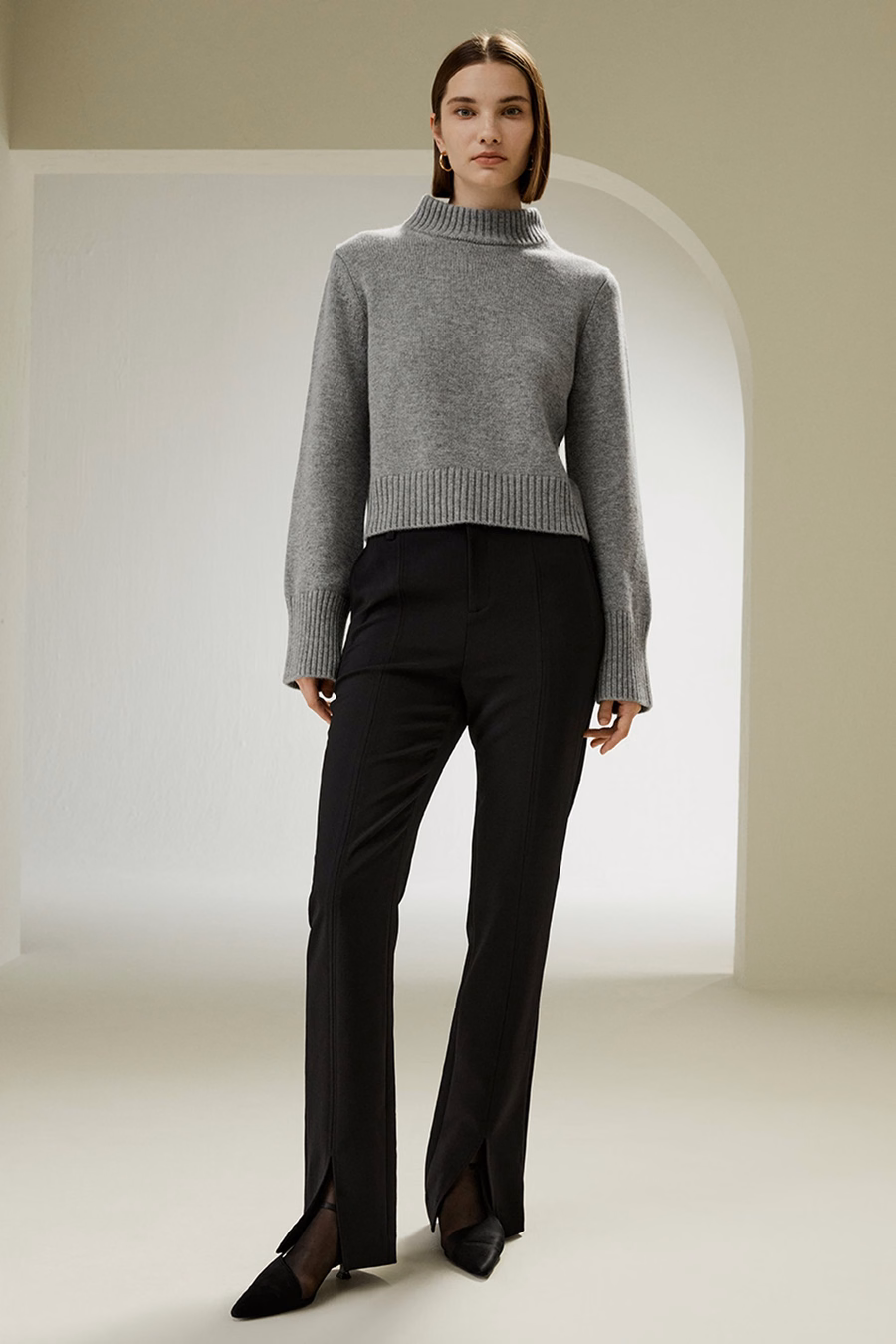 Maglione in lana cashmere con colletto e orlo a costine