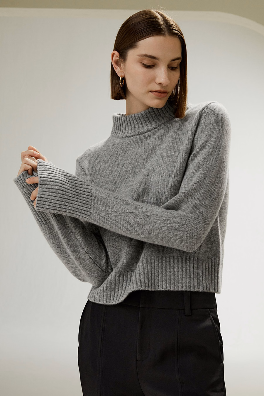 Maglione in lana cashmere con colletto e orlo a costine