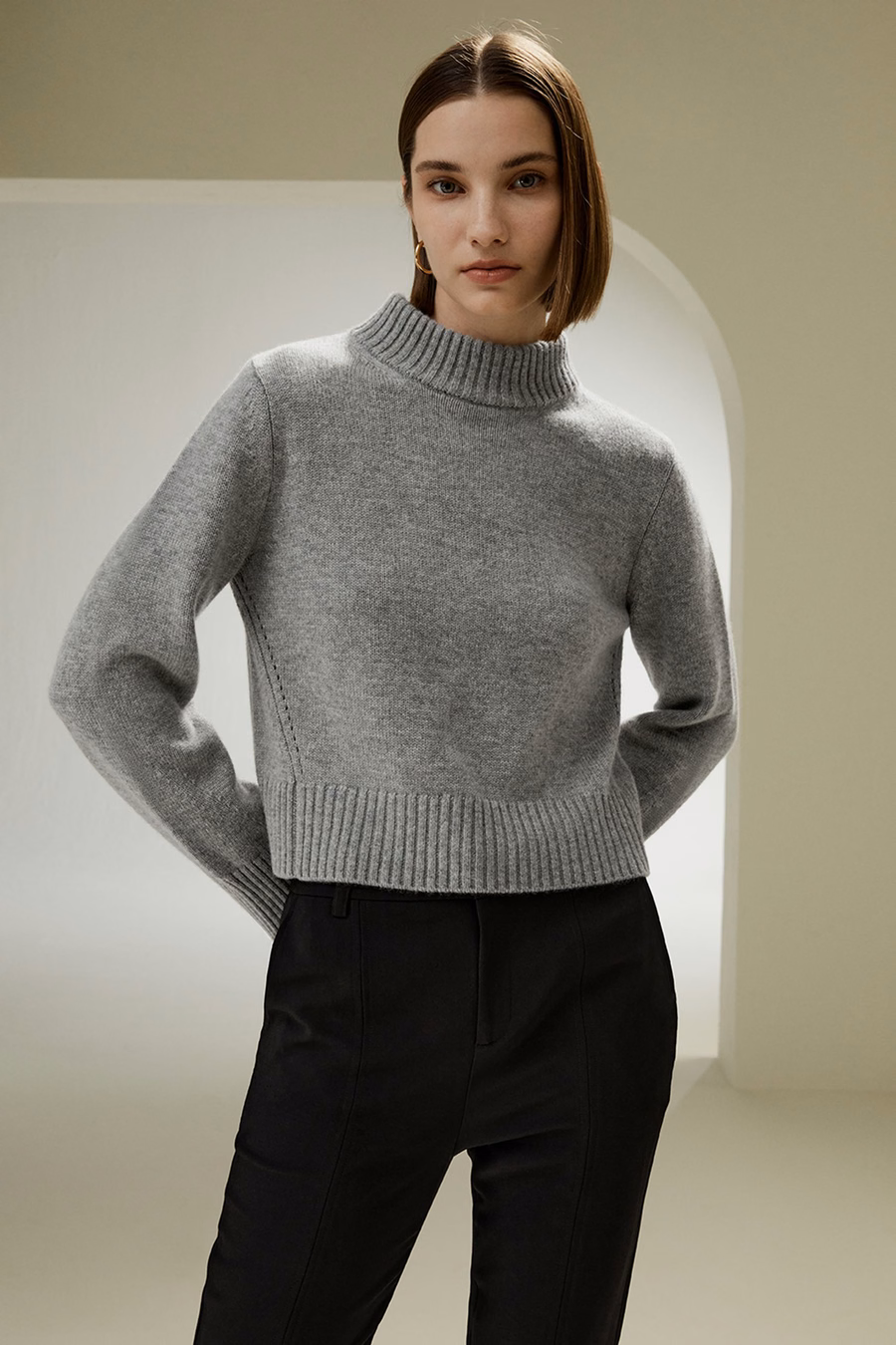 Maglione in lana cashmere con colletto e orlo a costine