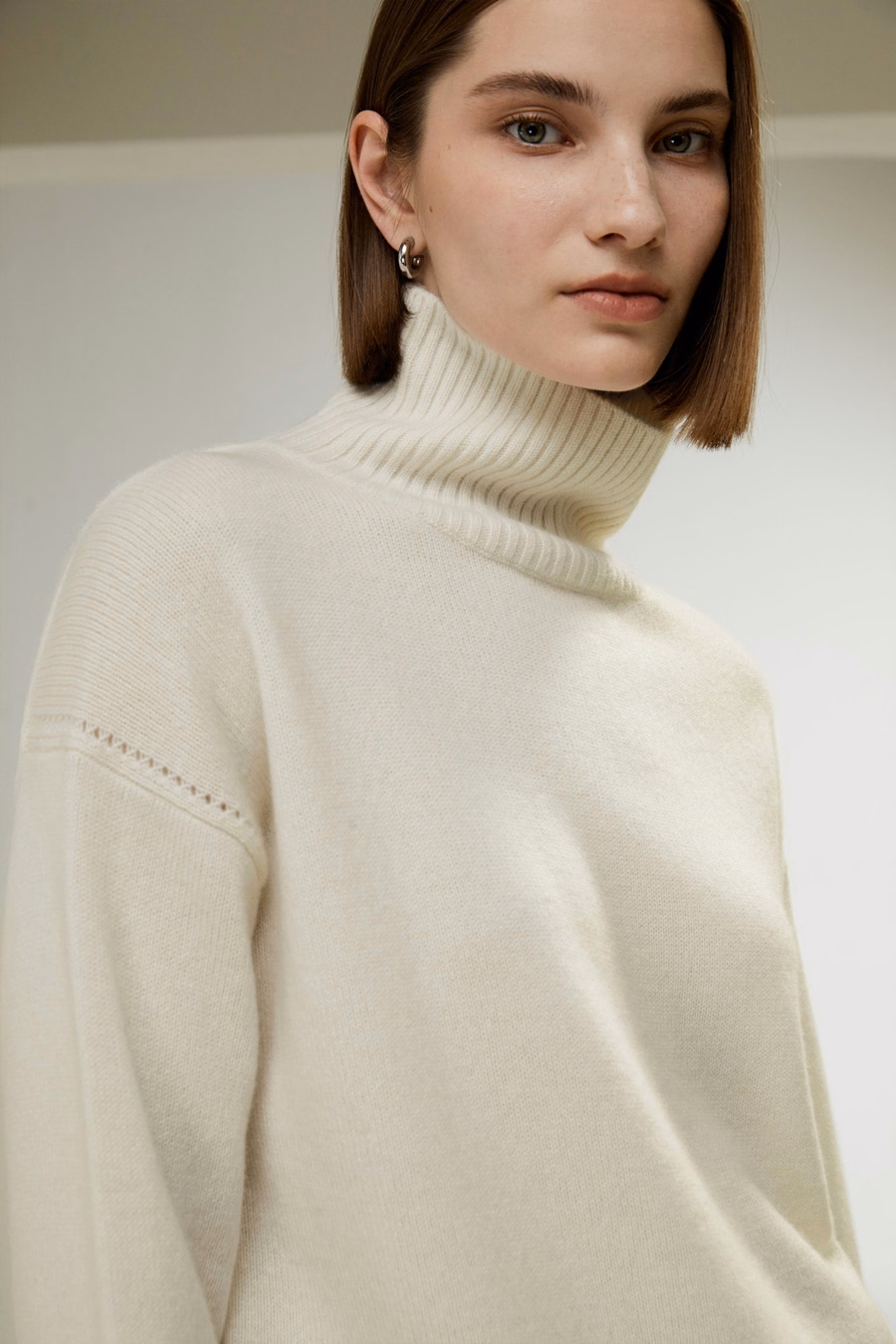 Maglione in Cashmere Relaxed Fit con Collo Alto