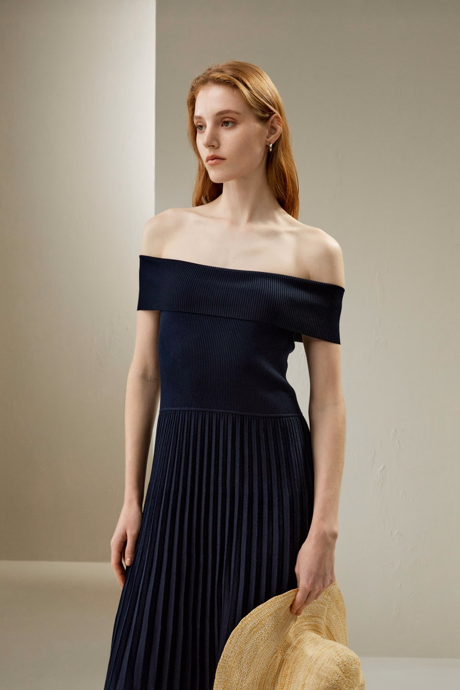 Abito plissettato ibrido off-shoulder
