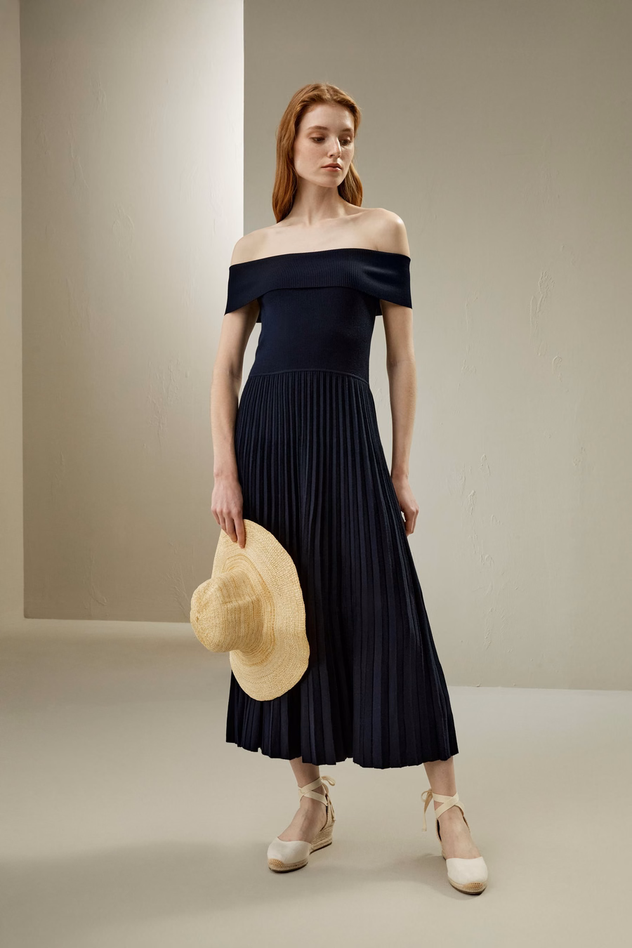 Abito plissettato ibrido off-shoulder