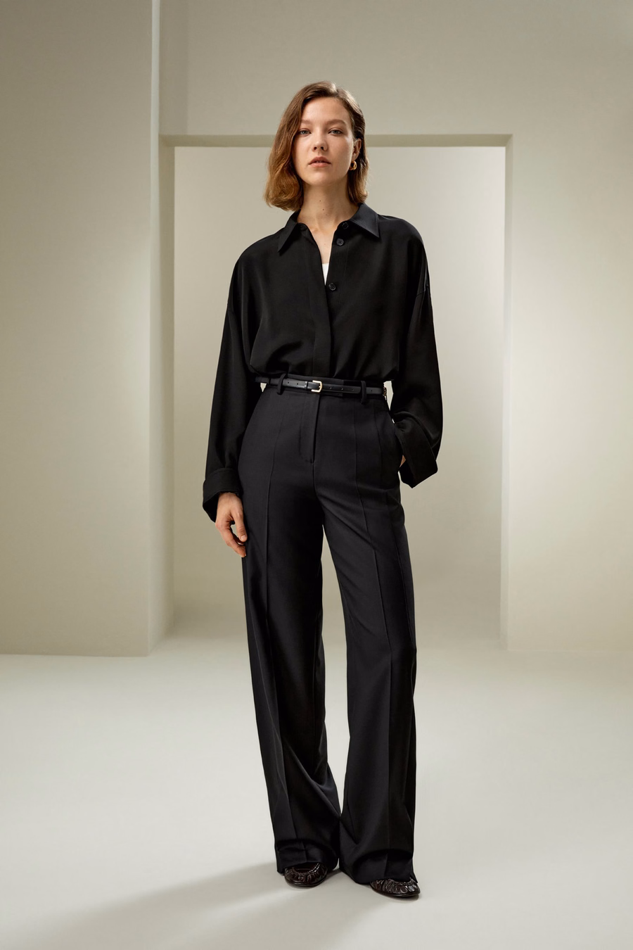 Pantaloni dritti in misto lana e seta