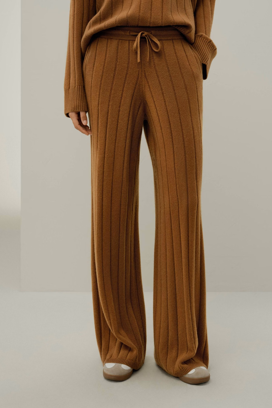 Pantaloni a gamba larga a costine