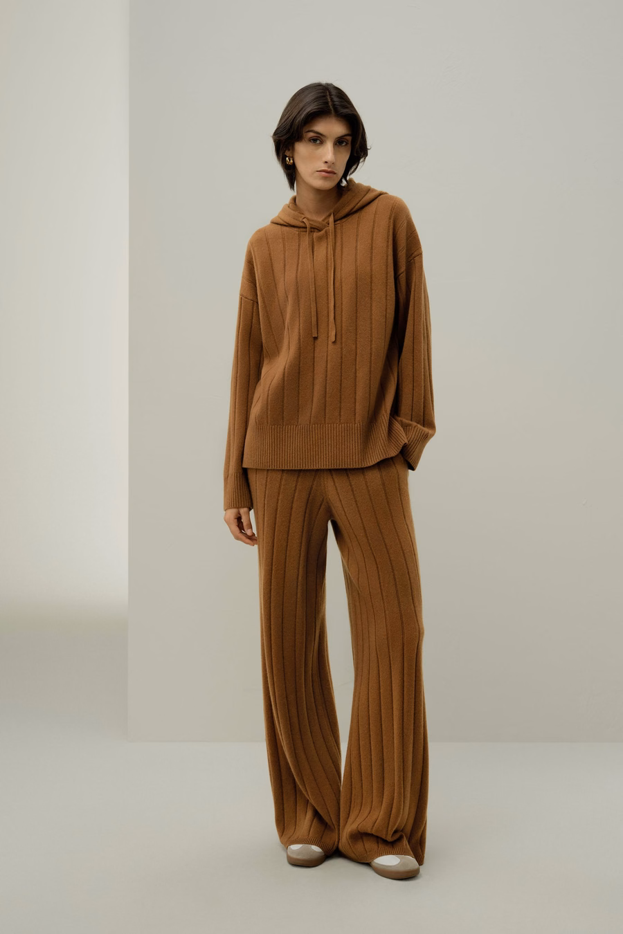 Pantaloni a gamba larga a costine