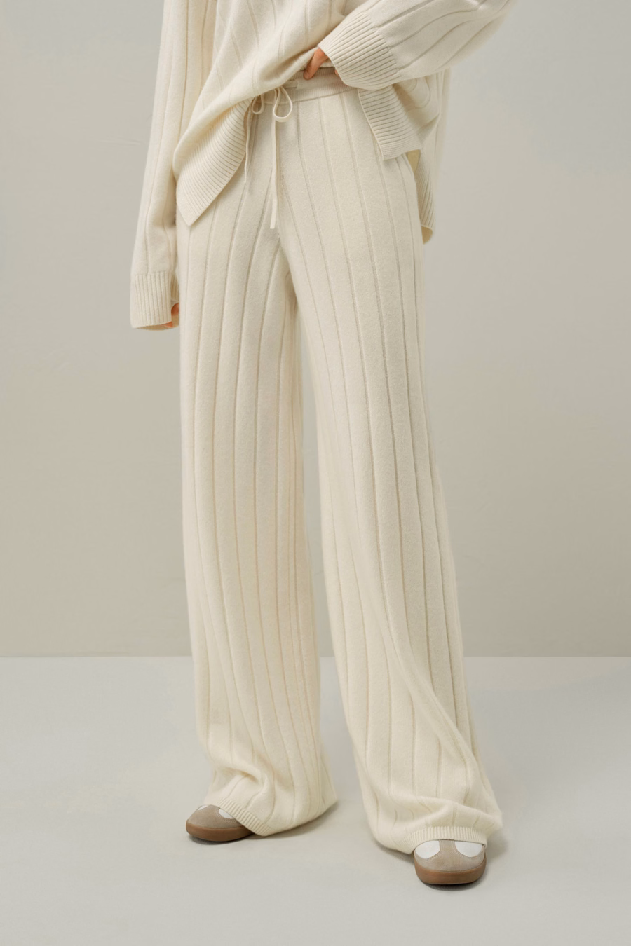 Pantaloni a gamba larga a costine
