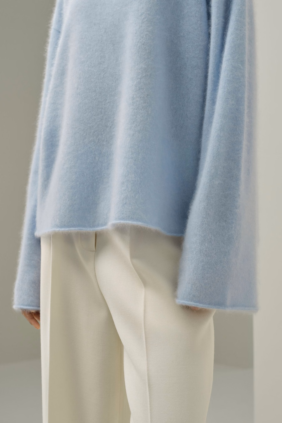 Maglione in cashmere spazzolato con scollo a barca