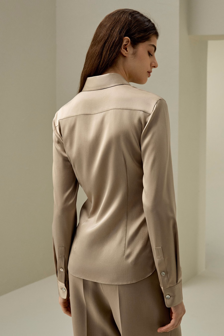 Camicia in seta dalla silhouette elegante