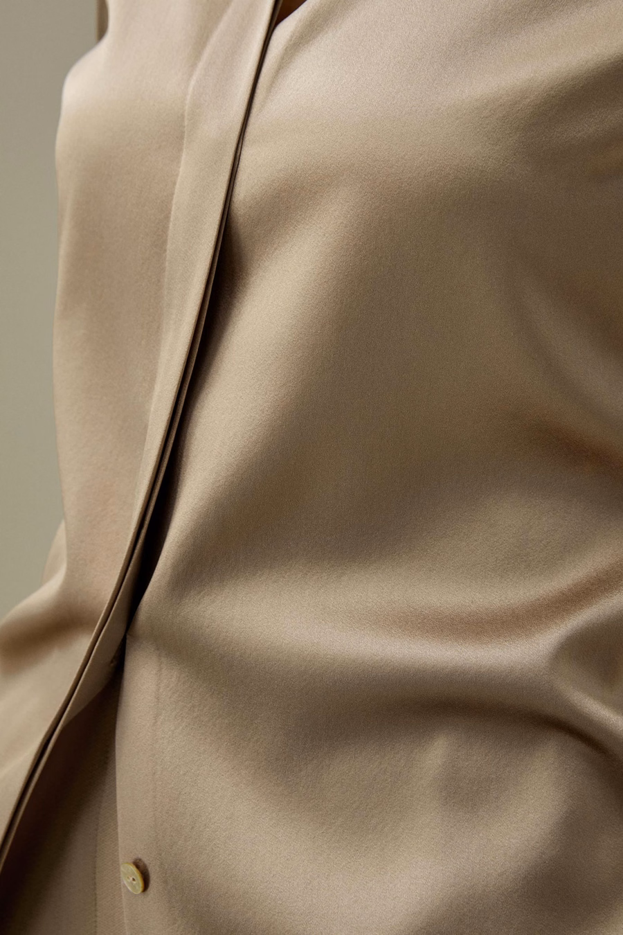 Camicia in seta dalla silhouette elegante