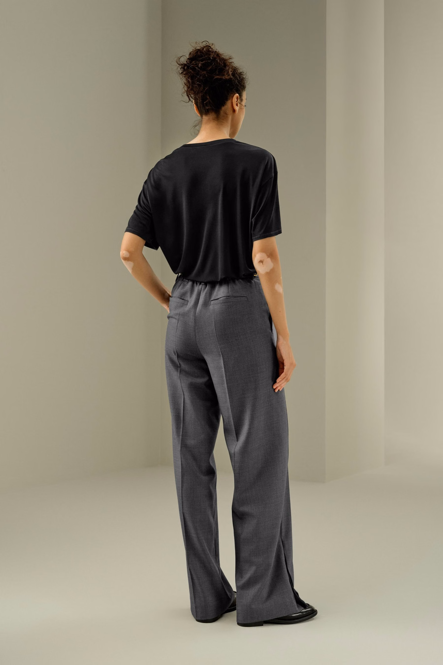 Pantaloni dritti in misto lana e seta