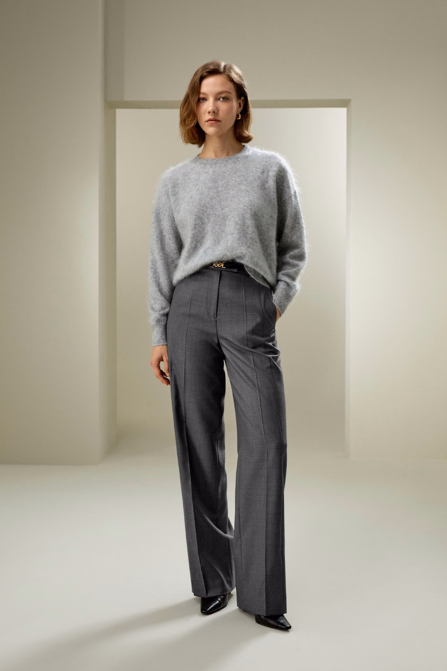 Pantaloni dritti in misto lana e seta