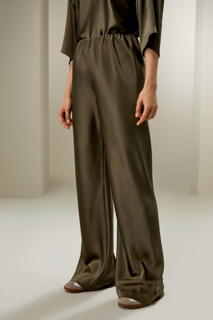 Pantaloni di seta tagliati in sbieco
