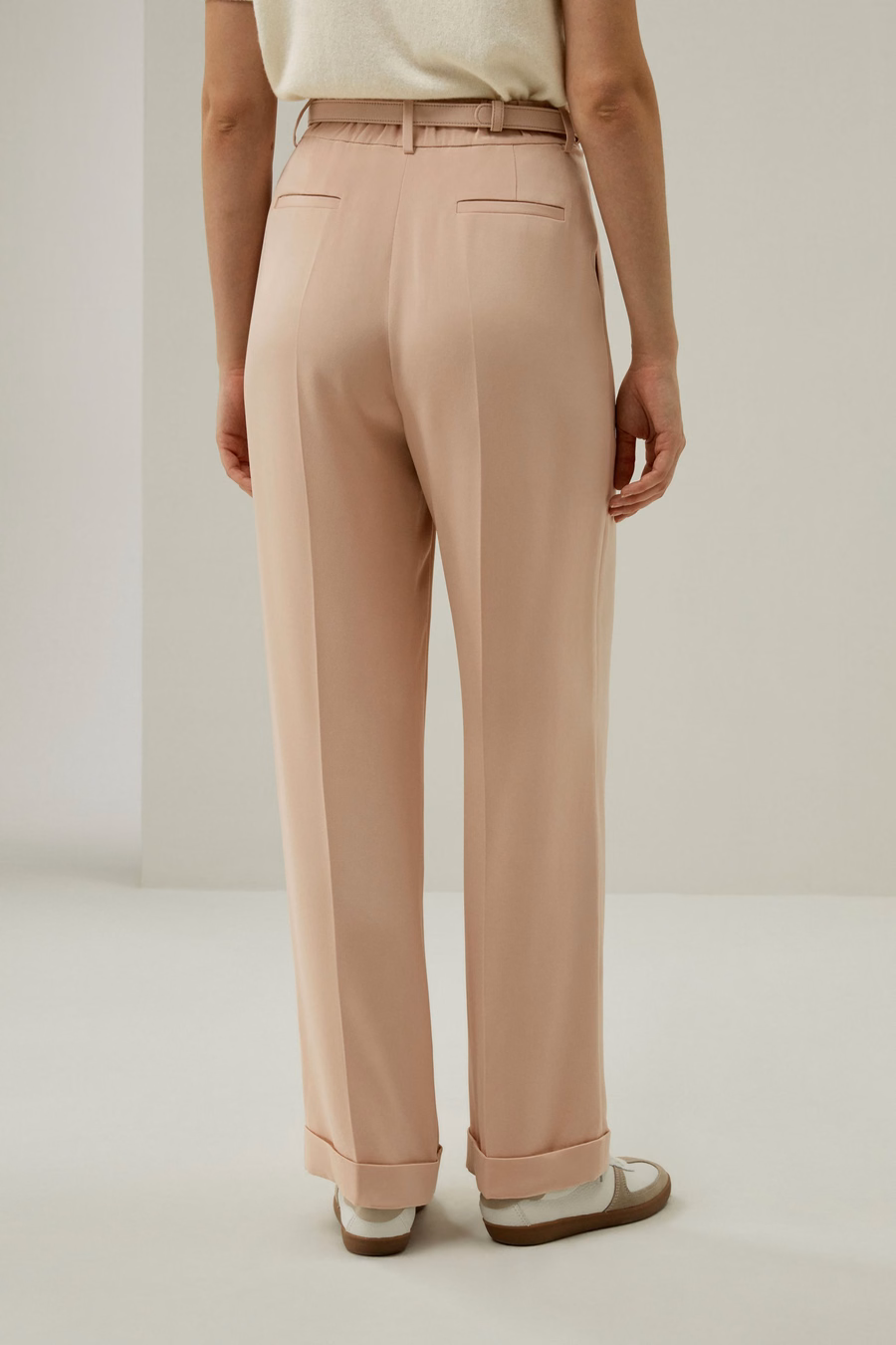 Pantaloni dritti in seta colore rosa mogano