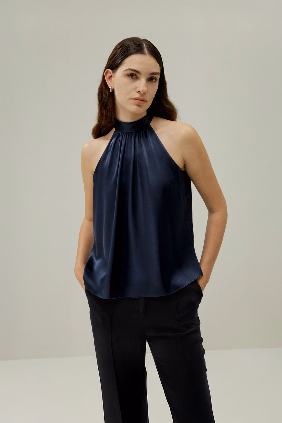 Top halter minimalista in seta