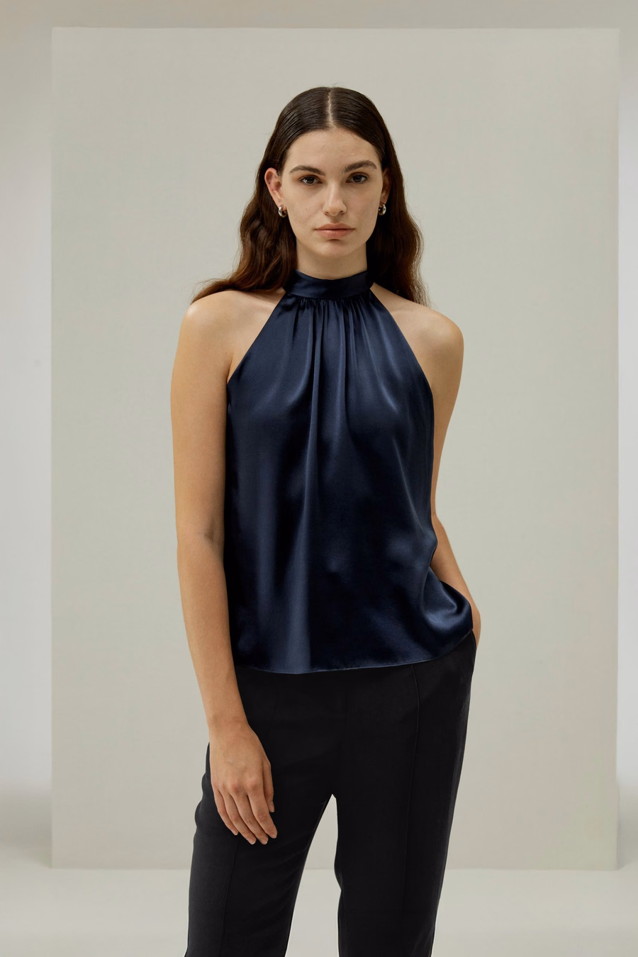 Top halter minimalista in seta