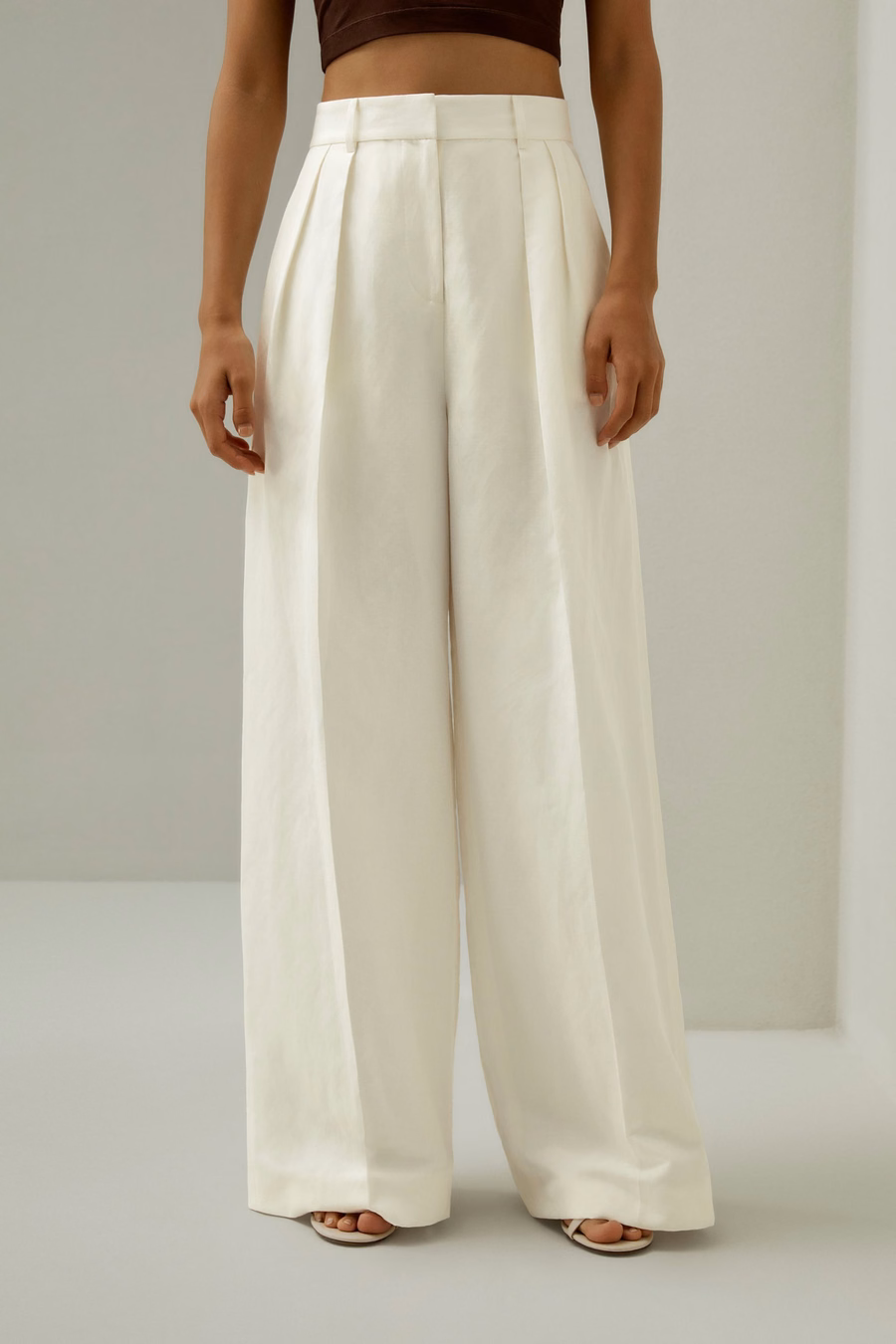 Pantaloni in misto seta e lino con pieghe frontali