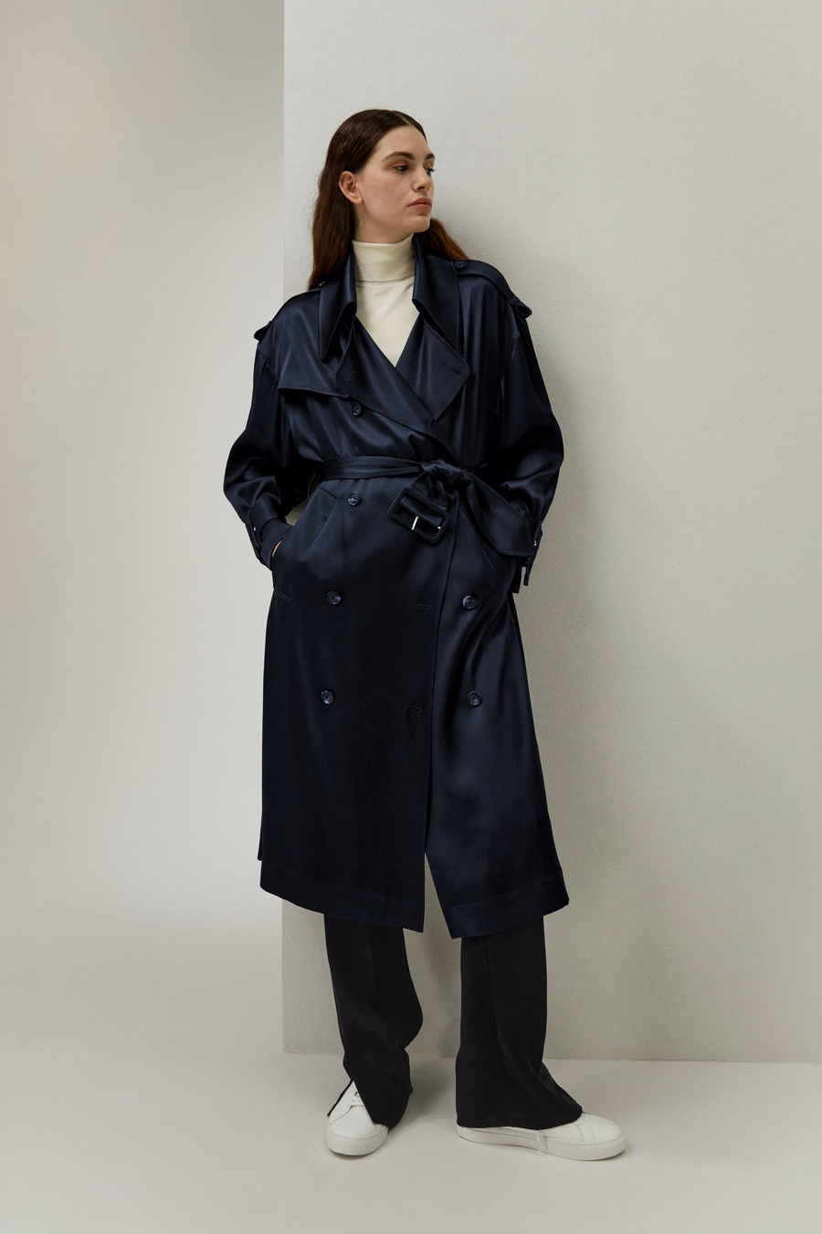 Trench coat in seta oversize