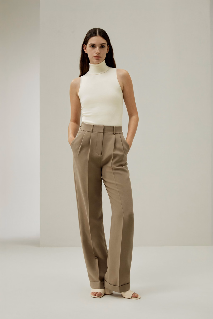 Top Senza Maniche Minimalista a Collo Alto