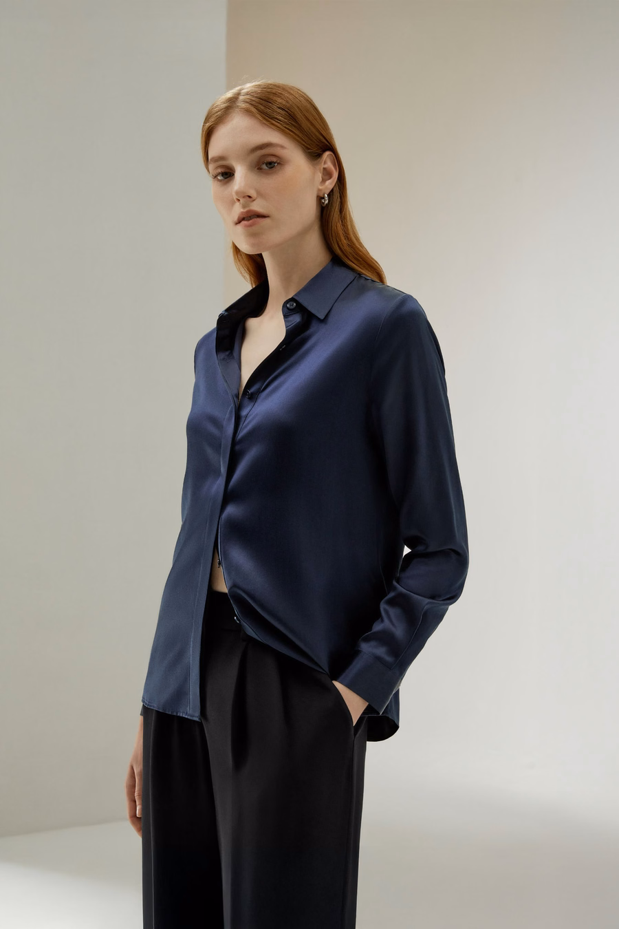 Camicia in seta con pattina nascosta di base