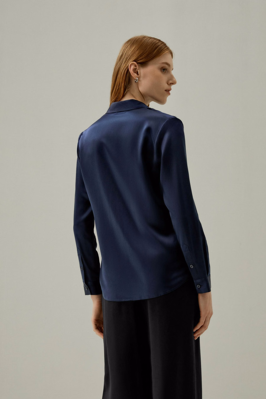 Camicia in seta con pattina nascosta di base