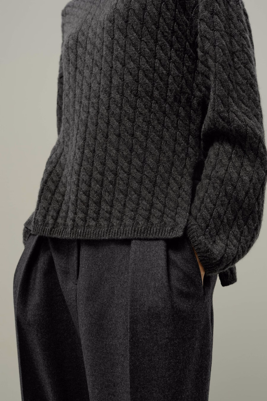 Maglione in cashmere a treccia con scollo rotondo