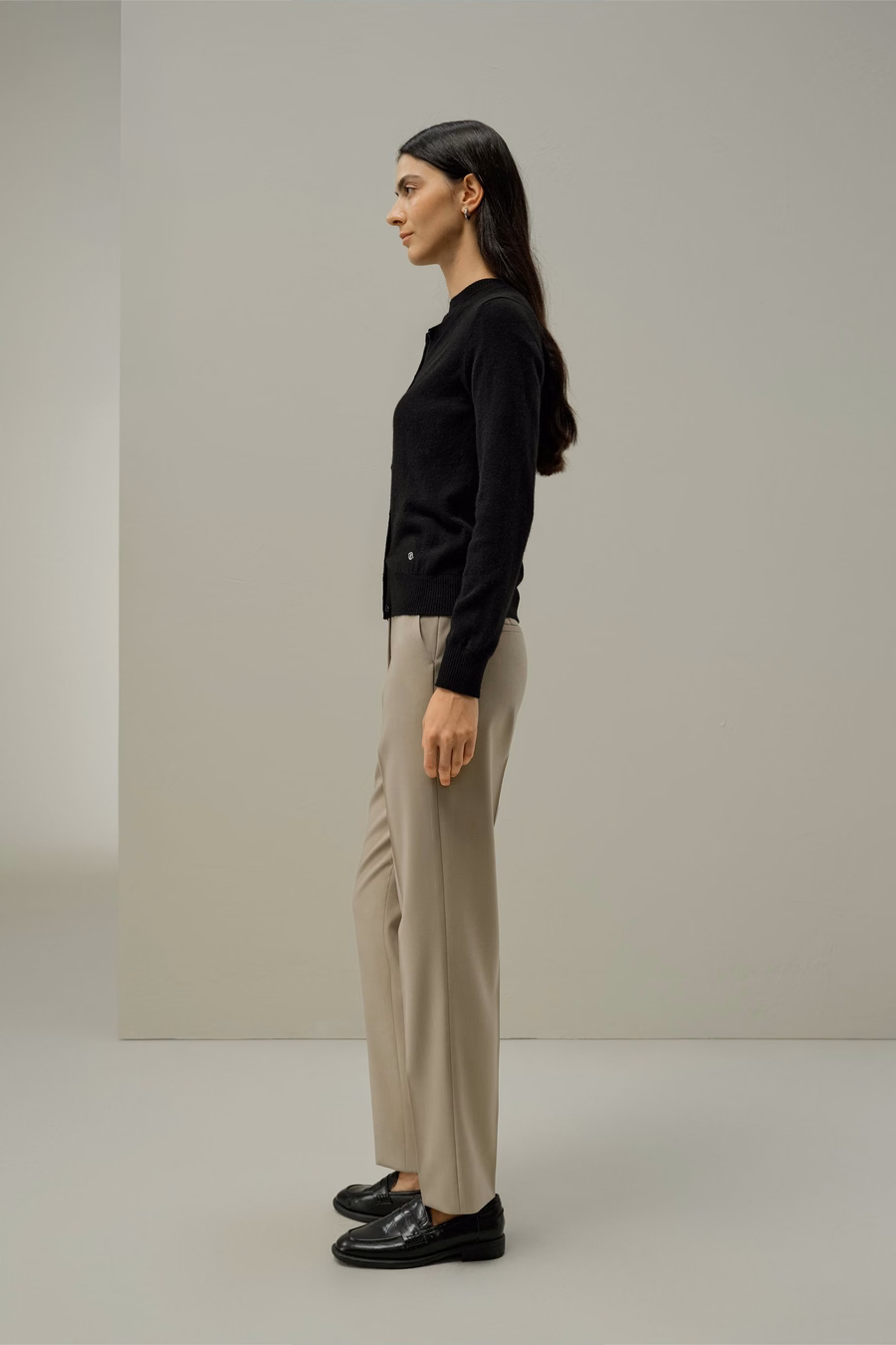 Cardigan fitted in cashmere con collo a giro